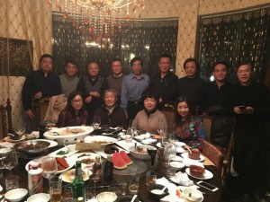 高中81届高二8班同学和数学老师金烨祥和化学盛稚琪老师于2016年1月3日聚会合影